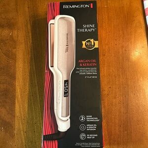 Remington Shine Therapy Flat Iron
